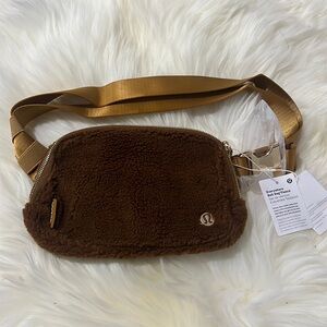 NWT - Lululemon Fleece Everywhere Belt Bag 1L - Gold accent